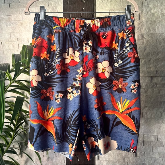 Lularoe Tropical Bird of Paradise “Jamie” Drawstring Shorts Size S NWT - Picture 1 of 5